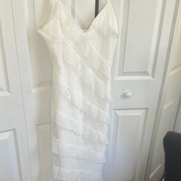 Elegant White Ruffled Dress - Picture 4 of 7